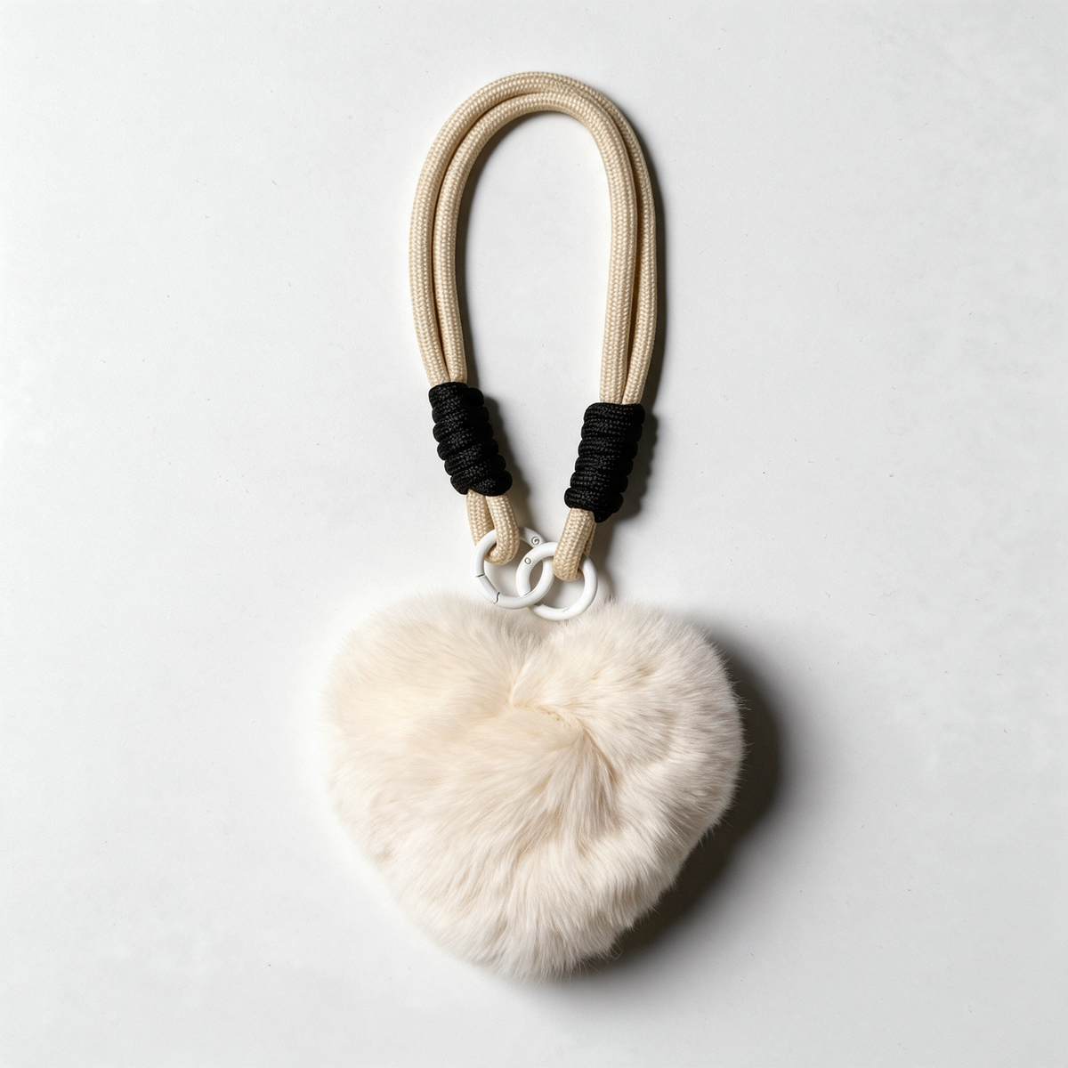 Fluffy Corazón Blanco